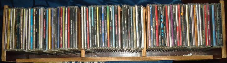 +90 originele cd singels in plastieken doosje, CD & DVD, CD | Autres CD, Comme neuf, Enlèvement