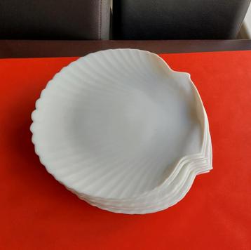 Grote borden 8 stuks (schepen) beschikbaar voor biedingen