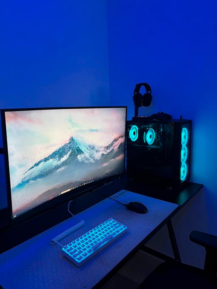 High-end Gaming Setup – Compleet met Accessoires, Computers en Software, Desktop Pc's, Gebruikt, 2 tot 3 Ghz, SSD, 16 GB, Met videokaart