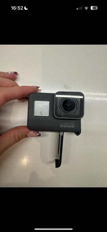 Gopro hero 6 black ( kapot voor onderdelen) met accessoire beschikbaar voor biedingen