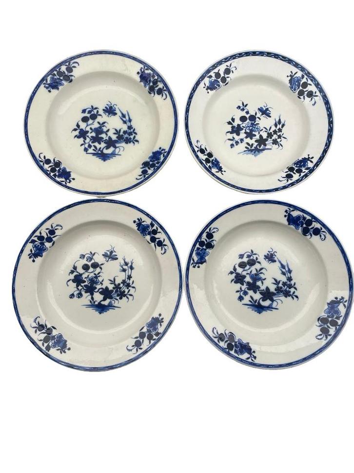 4 assiettes creuses Tournai XVIIIe porcelaine décor mouche, Antiquités & Art, Antiquités | Porcelaine, Enlèvement ou Envoi