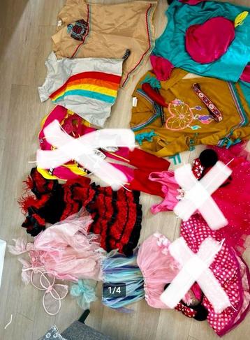 Verkleedkledij J en M  beschikbaar voor biedingen