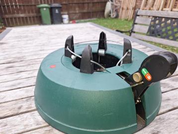 kerstboomvoet -standaard met voetpedaal en waterreservoir beschikbaar voor biedingen