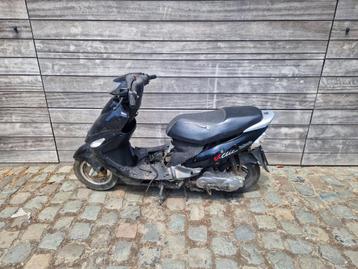 Peugot v clic a klasse scooter beschikbaar voor biedingen