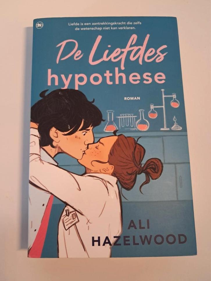 De liefde hypothese- Ali Hazelwood, Boeken, Humor, Zo goed als nieuw, Ophalen of Verzenden