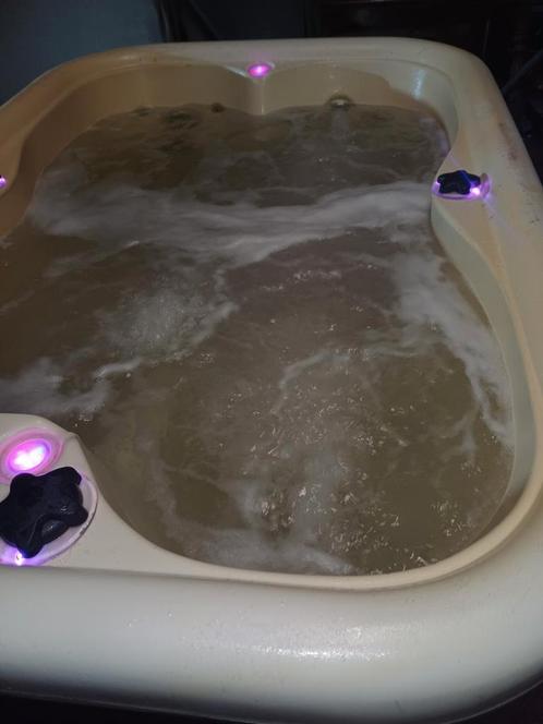 Jacuzzi 3 persoons gratis geleverd en geplaatst, Tuin en Terras, Zwembad-toebehoren, Zo goed als nieuw, Ophalen of Verzenden
