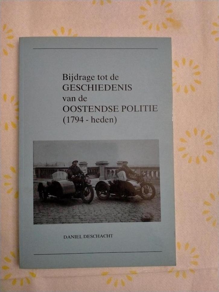 Geschiedenis Oostendse politie 1794-heden. Daniel Deschacht, Livres, Histoire & Politique, Enlèvement ou Envoi