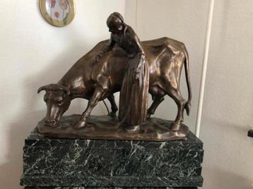 Zware bronzen beeld Alfons Baggen vrouw met stier marmer 