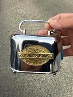 Vintage spaarpot Savıngs bank met een sleutel, Antiek en Kunst, Ophalen