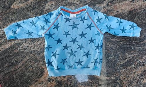 Mt 74 lichtblauwe trui met donkerblauwe sterren, Kinderen en Baby's, Babykleding | Maat 74, Zo goed als nieuw, Jongetje, Truitje of Vestje