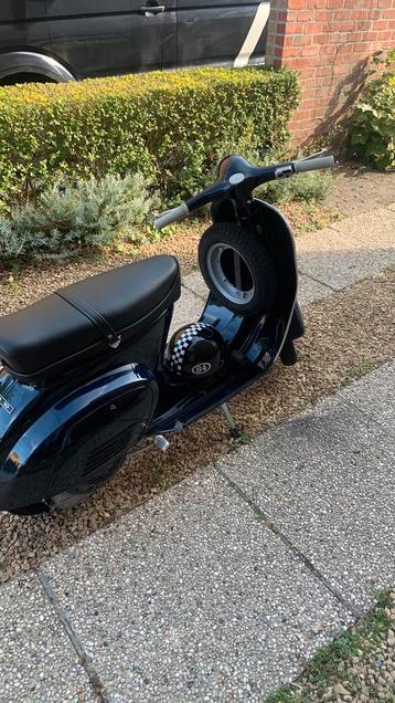 Vespa 50 a klasse volledig gerestaureerd te koop  van 1972 beschikbaar voor biedingen