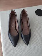Zwarte lederen schoenen met een hakje - maat 40, Kleding | Dames, Schoenen, Tamaris, Schoenen met lage hakken, Zwart, Ophalen of Verzenden