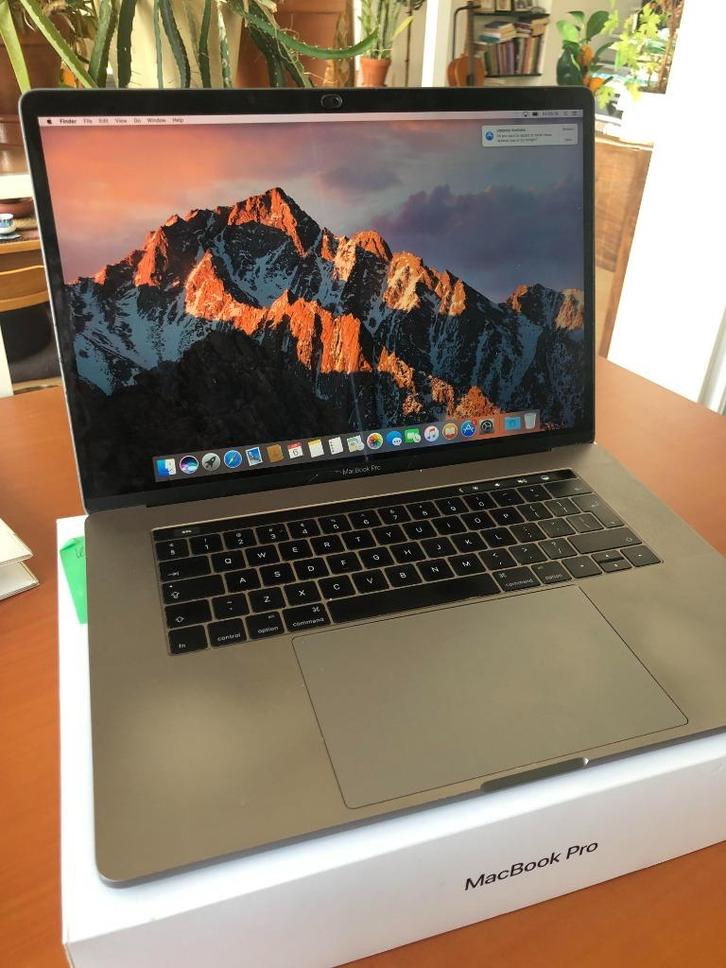 MacBook Pro (15-inch, 2019, Four Thunderbolt 3 ports), Computers en Software, Apple Macbooks, MacBook, Qwerty, Ophalen