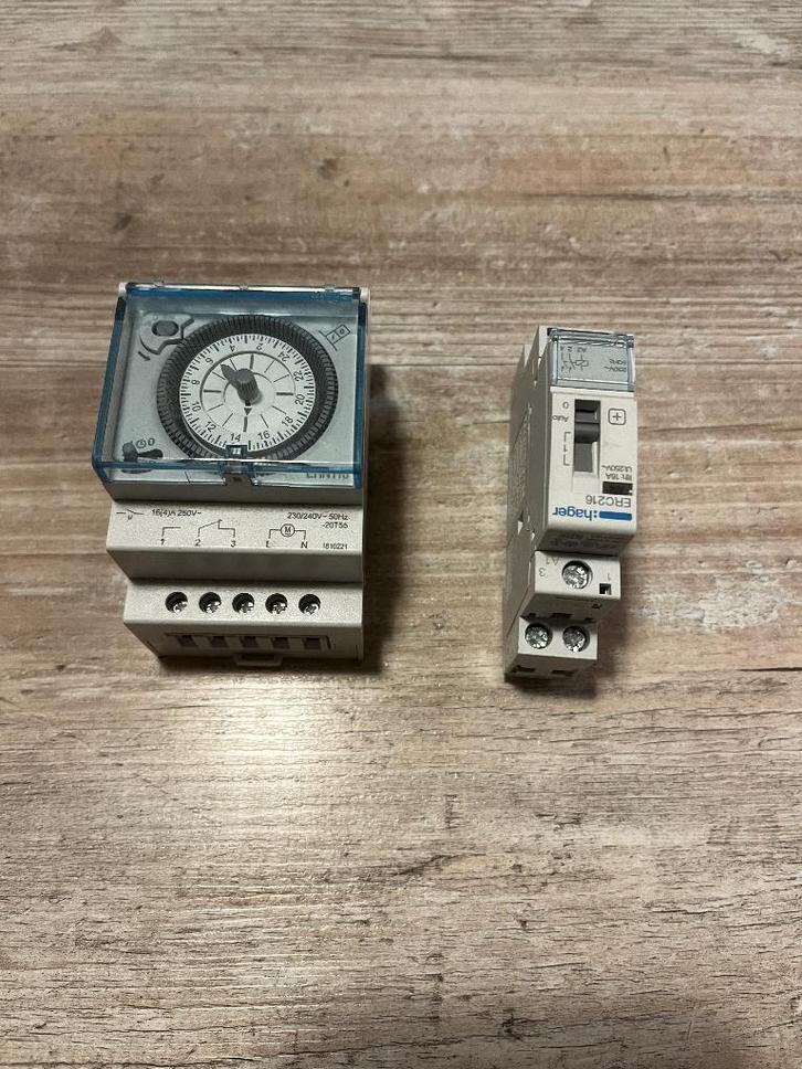 Lot modules Hager – EH111 + ER207B – Excellent état, Doe-het-zelf en Bouw, Elektriciteit en Kabels, Nieuw, Overige typen, Ophalen