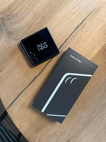 Samsung Galaxy Z Flip7 – 256GB Jet Black – Zo goed als nieuw beschikbaar voor biedingen