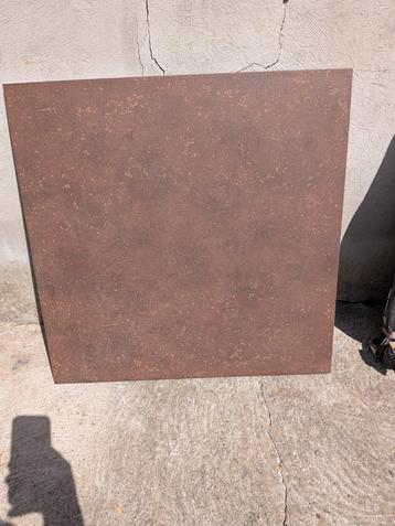 Tegels 60cm x 60cm beschikbaar voor biedingen
