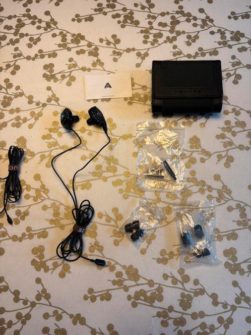 Audeze iSINE10 oortjes met lightning en mini jack kabel, Audio, Tv en Foto, Hoofdtelefoons, Zo goed als nieuw, Ophalen of Verzenden