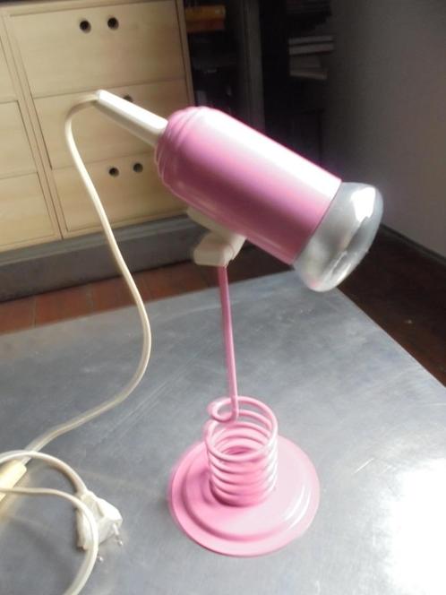 Klein roze vintage bureaulampje op spiraal, Huis en Inrichting, Lampen | Tafellampen, Gebruikt, Minder dan 50 cm, Metaal, Ophalen of Verzenden