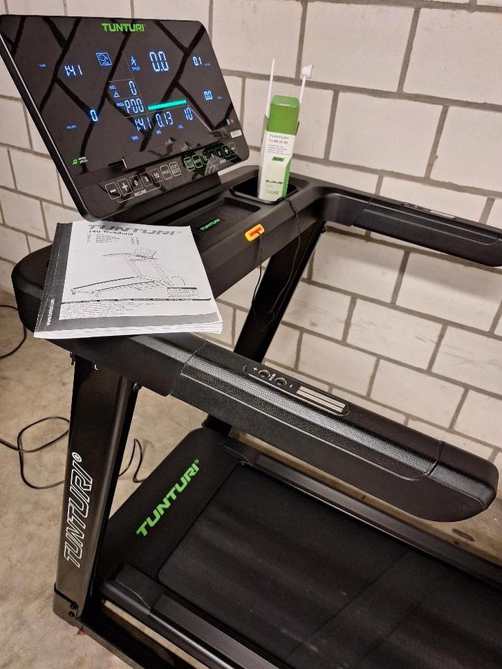 Professionele loopband TUNTURI T40 nieuwstaat, Sports & Fitness, Appareils de fitness, Neuf, Tapis roulant, Bras, Jambes, Pectoraux