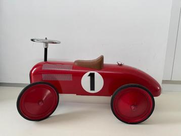 Retro loopauto rood beschikbaar voor biedingen
