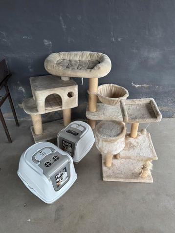 Kattentoren en kattenbakken beschikbaar voor biedingen