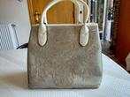 Beige tas in lak, met motieven, Handtassen en Accessoires, Tassen | Damestassen, Ophalen of Verzenden, Gebruikt, Beige, Handtas