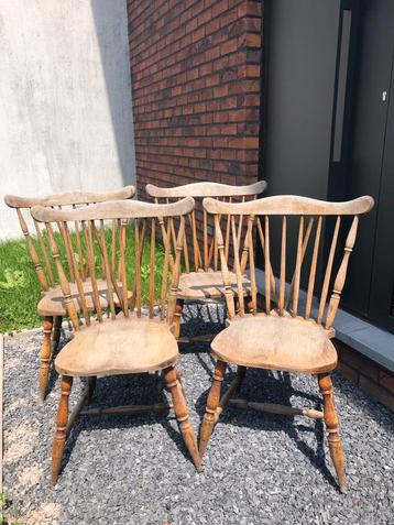 4 houten stoelen