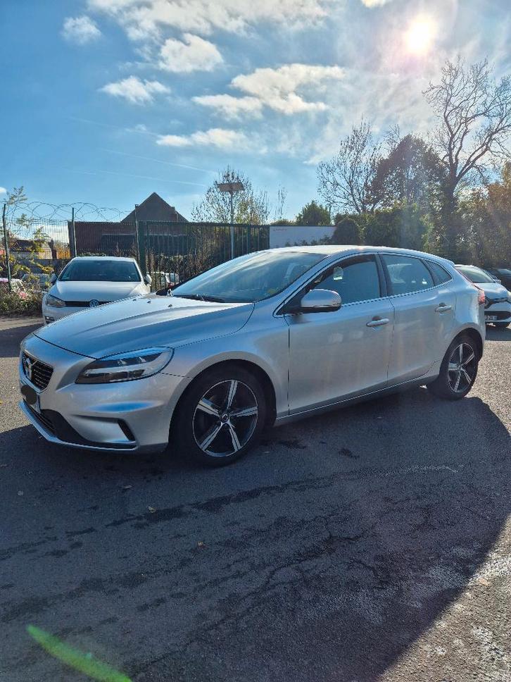 VOLVO V40 R DESIGN POUR EXPORT, Autos, Volvo, Entreprise, V40, ABS, Phares directionnels, Régulateur de distance, Airbags, Air conditionné