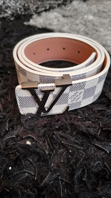 V riem wit beschikbaar voor biedingen