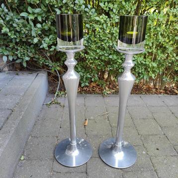 Designer metalen kandelaars beschikbaar voor biedingen