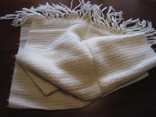 Ancienne écharpe dame blanc + fils d'argent.TB état, Kleding | Dames, Mutsen, Sjaals en Handschoenen, Zo goed als nieuw, Sjaal