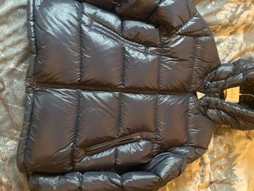 Moncler blouson maat 4 beschikbaar voor biedingen