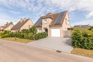 Maison individuelle 3 ch, carport/garage et belle jardin disponible aux enchères