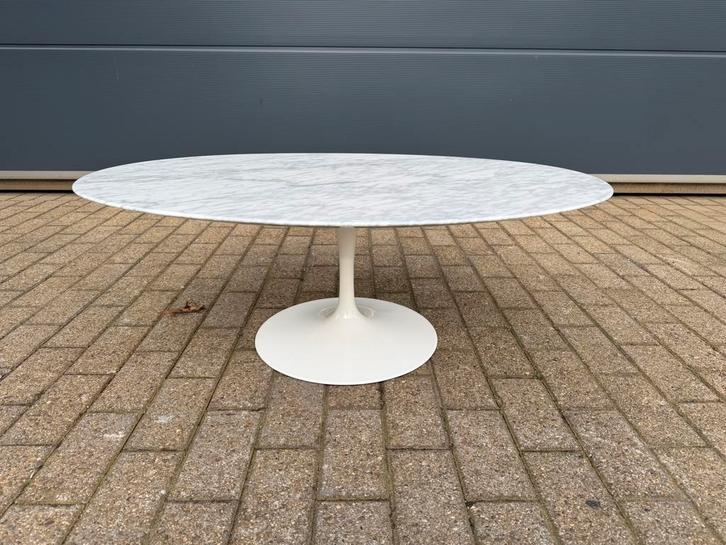 Table basse Ovale Original Knoll Tulip Eero Saarinen Carrara, Maison & Meubles, Tables | Tables de salon, Enlèvement ou Envoi
