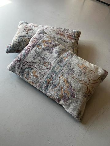 2 kussens / Turks kilim met zijde beschikbaar voor biedingen