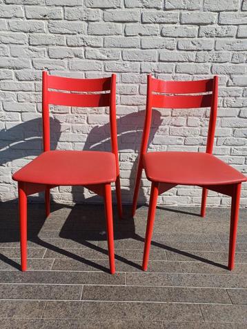 2 stoelen - Calligaris - gelakt hout met beklede zitting beschikbaar voor biedingen