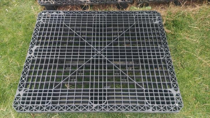 100 tal zéér stevige kunststof palleten 1100 x 1300, Doe-het-zelf en Bouw, Hout en Planken, Zo goed als nieuw, Pallet, Ophalen