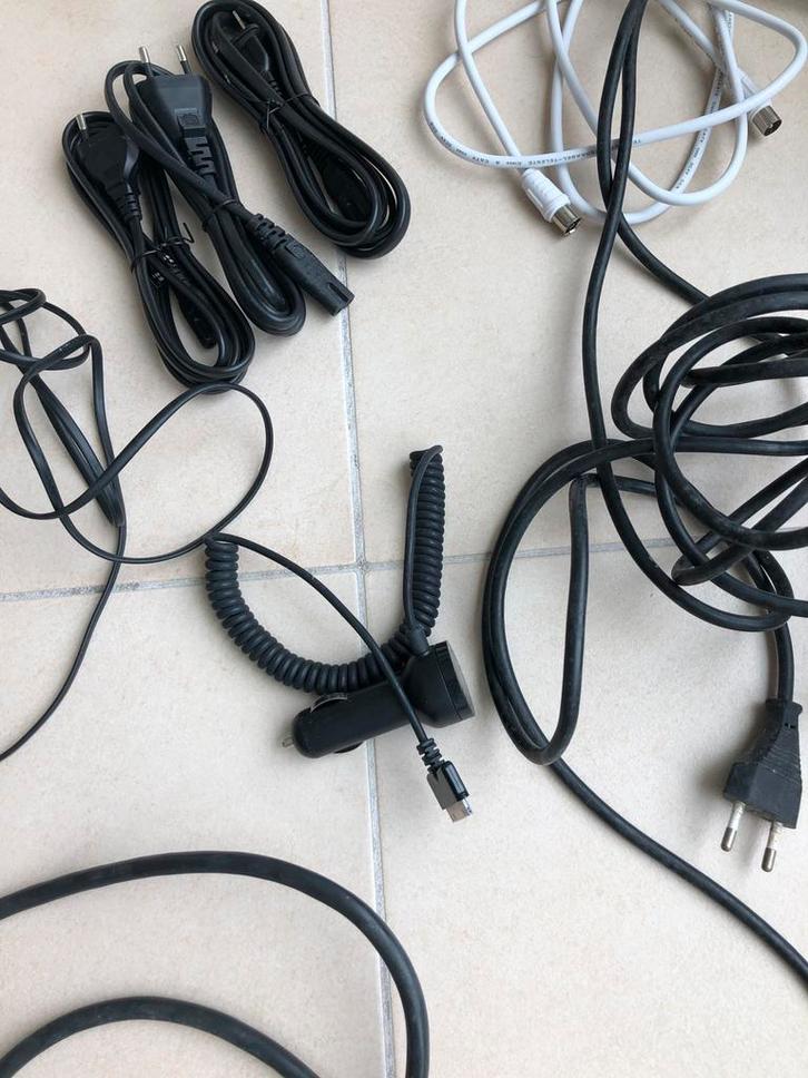 Lot bekabeling, Computers en Software, Laptop-opladers, Zo goed als nieuw, Ophalen of Verzenden