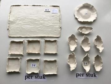 zelfgemaakte schaal en hapjes schaaltjes in porselein beschikbaar voor biedingen
