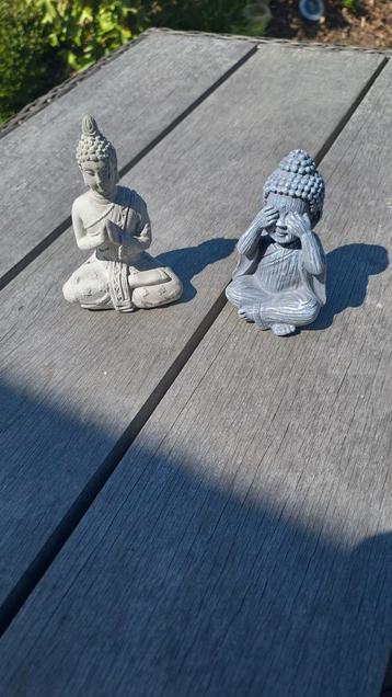 Kleine Buddhabeeldjes beschikbaar voor biedingen