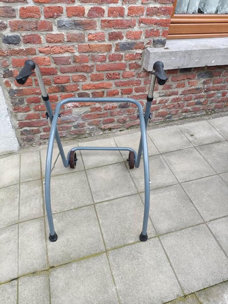 Tribune deambulateur avec 2 pieds 2 roues (neuve), Diversen, Rollators