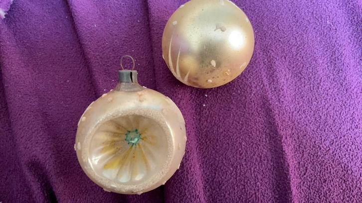 Set van 2 oude crèmekleurige kerstballen, Diversen, Kerst, Zo goed als nieuw, Verzenden