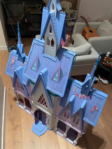 Frozen - Kasteel Arendelle deluxe Anna en Elsa XL beschikbaar voor biedingen