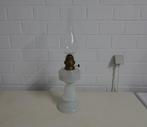 olielamp op witte glazen voet, Antiek en Kunst, Antiek | Glaswerk en Kristal, Ophalen of Verzenden