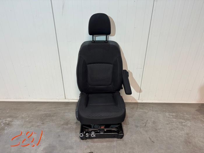 Stoel rechts van een Opel Vivaro, Auto-onderdelen, Interieur en Bekleding, Opel, Gebruikt, 3 maanden garantie, Ophalen of Verzenden
