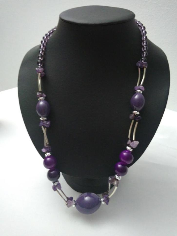 1970's ketting LDADPR met paarse kraaltjes, Handtassen en Accessoires, Kettingen, Nieuw, Kunststof, Paars, Met hanger, Verstelbaar