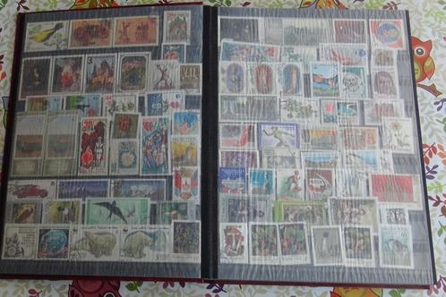 Postzegelalbum A4 (25) veel thema en wereldwijd, Postzegels en Munten, Postzegels | Volle albums en Verzamelingen, Ophalen of Verzenden