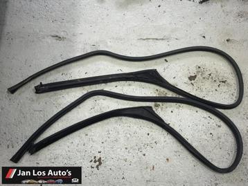 Deurrubber links en rechts set Audi Cabriolet B4 ('91-'00) beschikbaar voor biedingen