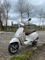 Witte Vespa Primavera C53 Piaggo year: 2015, Fietsen en Brommers, Scooters | Vespa, Ophalen, Gebruikt, Overige modellen, Klasse B (45 km/u)