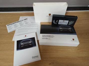 Porsche brochures en marketing materiaal beschikbaar voor biedingen